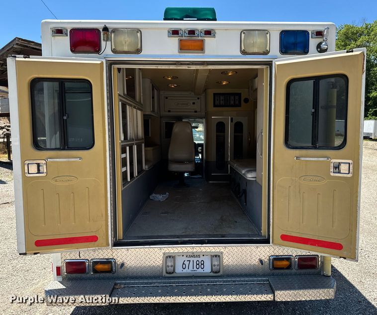 image for item DX0814 1995 Ford E350 ambulance