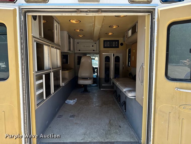 image for item DX0814 1995 Ford E350 ambulance