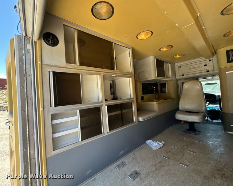 image for item DX0814 1995 Ford E350 ambulance