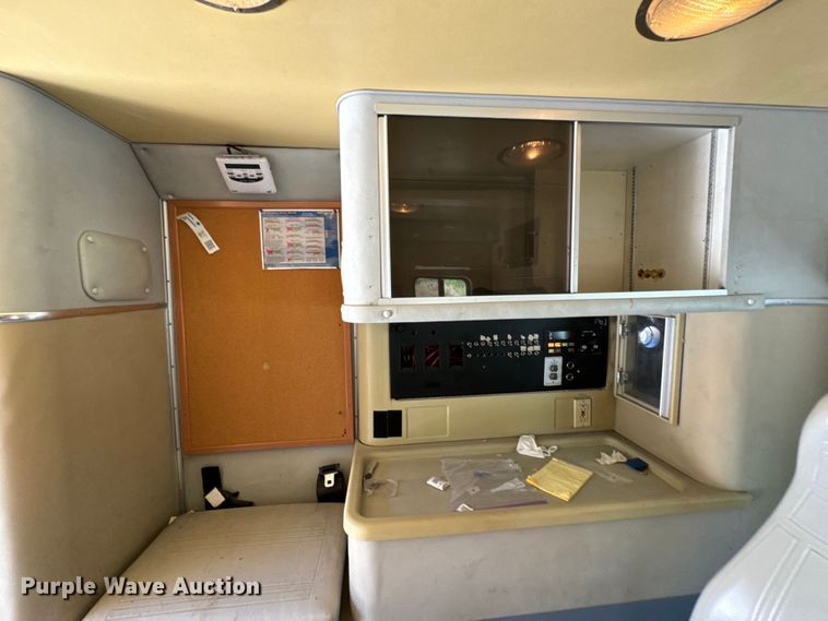 image for item DX0814 1995 Ford E350 ambulance