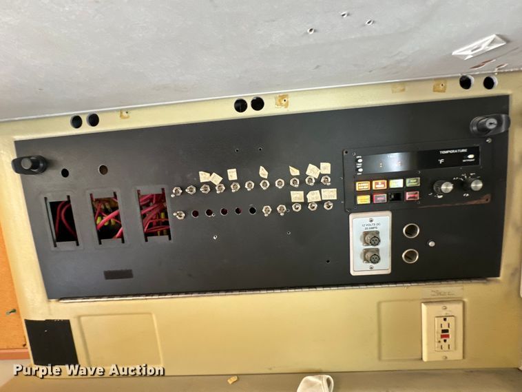 image for item DX0814 1995 Ford E350 ambulance