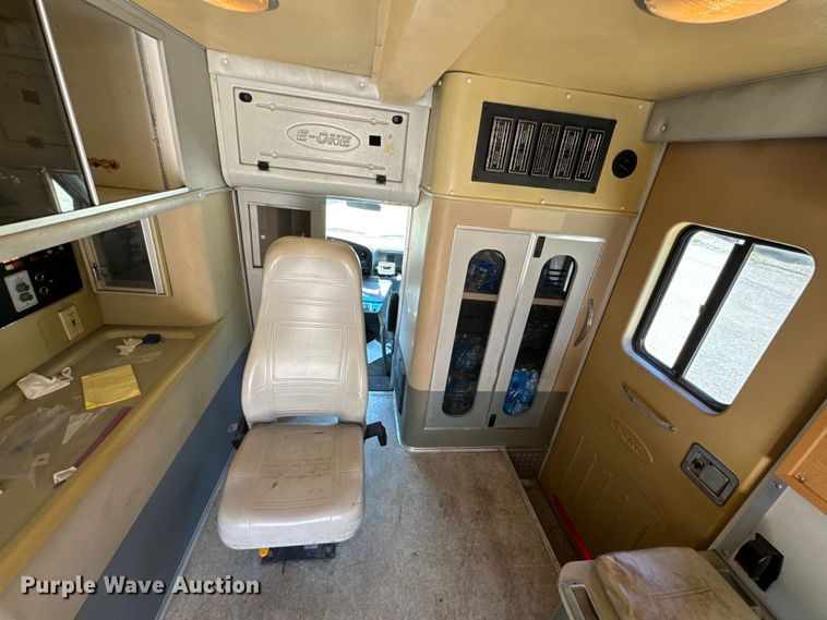 image for item DX0814 1995 Ford E350 ambulance