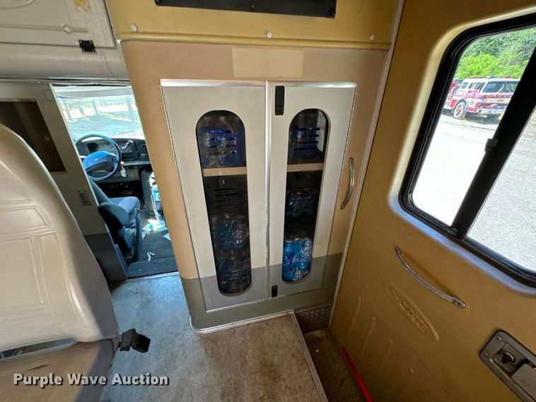 image for item DX0814 1995 Ford E350 ambulance