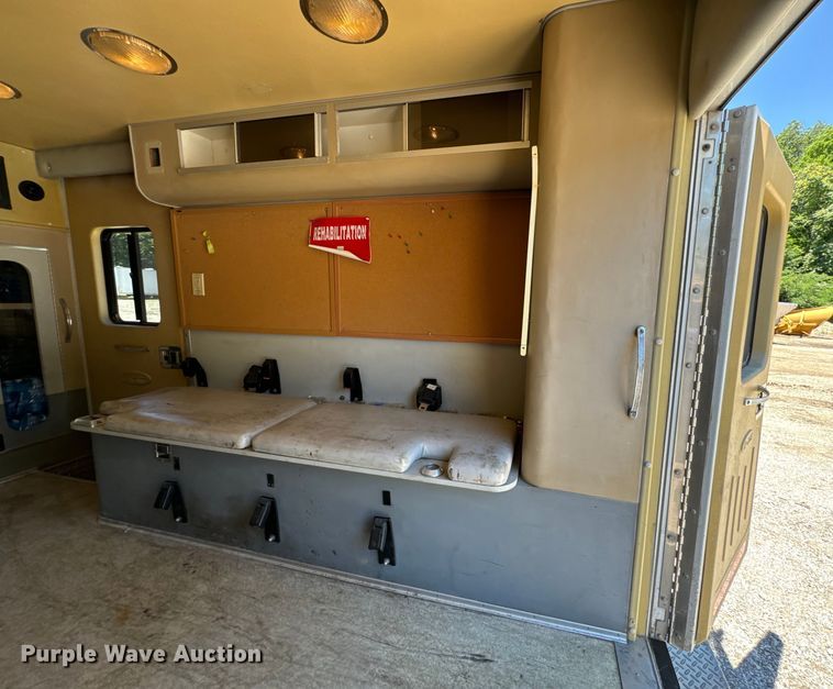 image for item DX0814 1995 Ford E350 ambulance