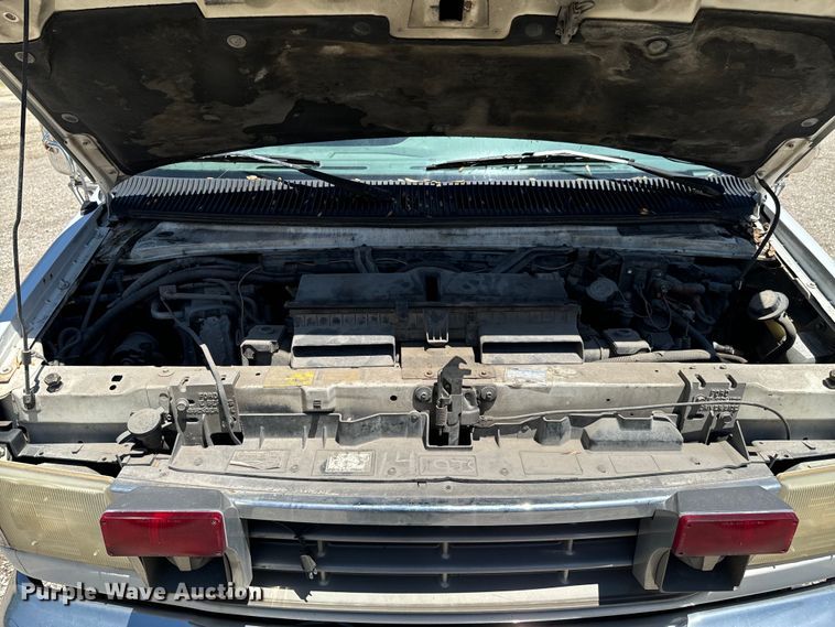 image for item DX0814 1995 Ford E350 ambulance