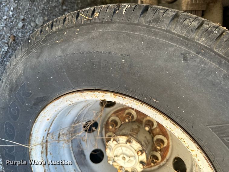 image for item DX0814 1995 Ford E350 ambulance