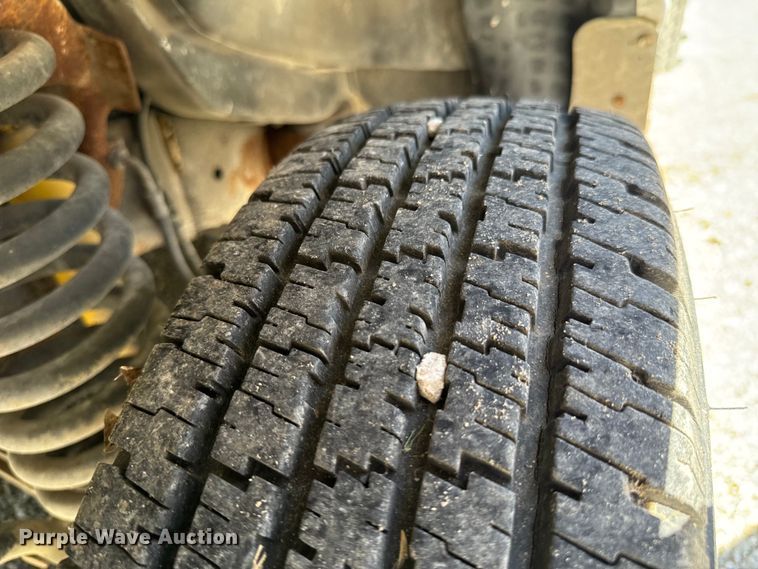 image for item DX0814 1995 Ford E350 ambulance