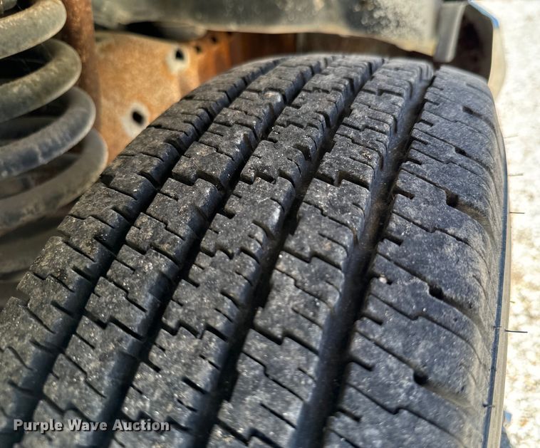 image for item DX0814 1995 Ford E350 ambulance