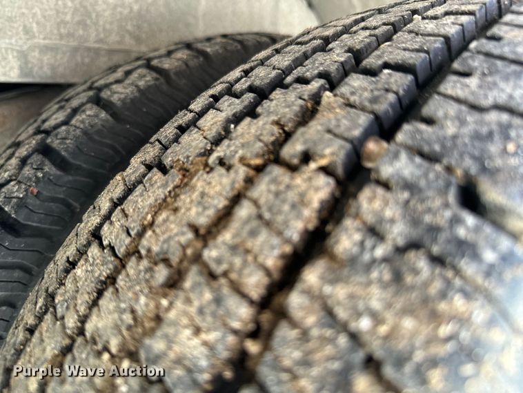 image for item DX0814 1995 Ford E350 ambulance