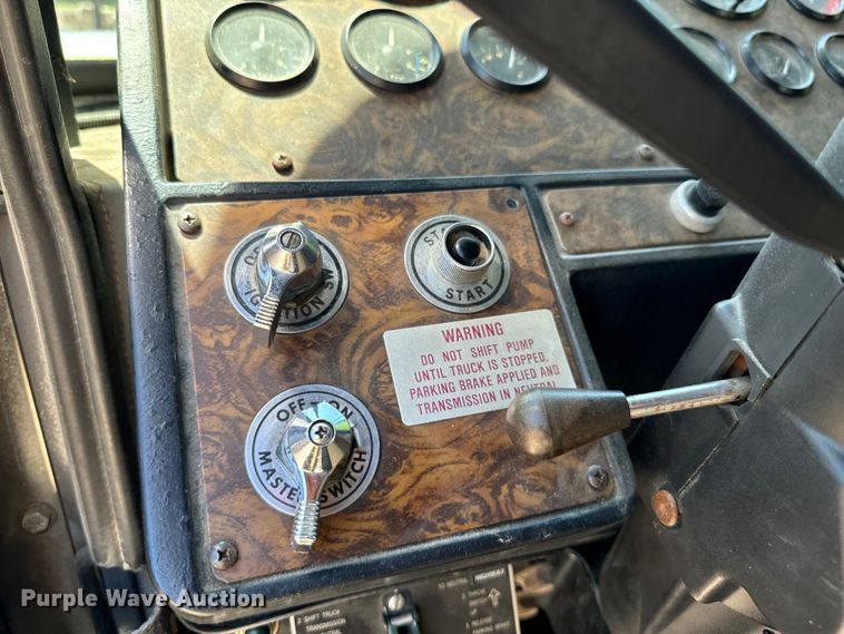 image for item DX0815 1992 Spartan 5186 600 pumper fire truck