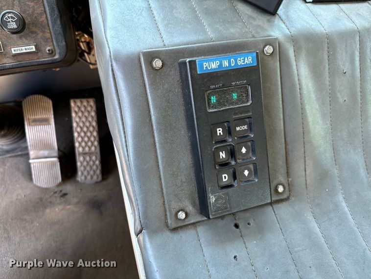 image for item DX0815 1992 Spartan 5186 600 pumper fire truck