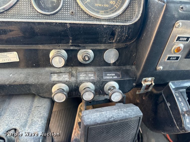 image for item DX0817 1980 Ford 8000 pumper fire truck