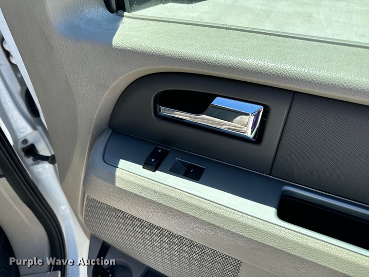 image for item EH6892 2008 Ford Expedition SUV