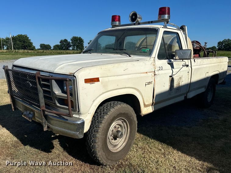 image for item EJ4396 1985 Ford F250 pickup truck