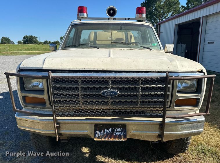 image for item EJ4396 1985 Ford F250 pickup truck