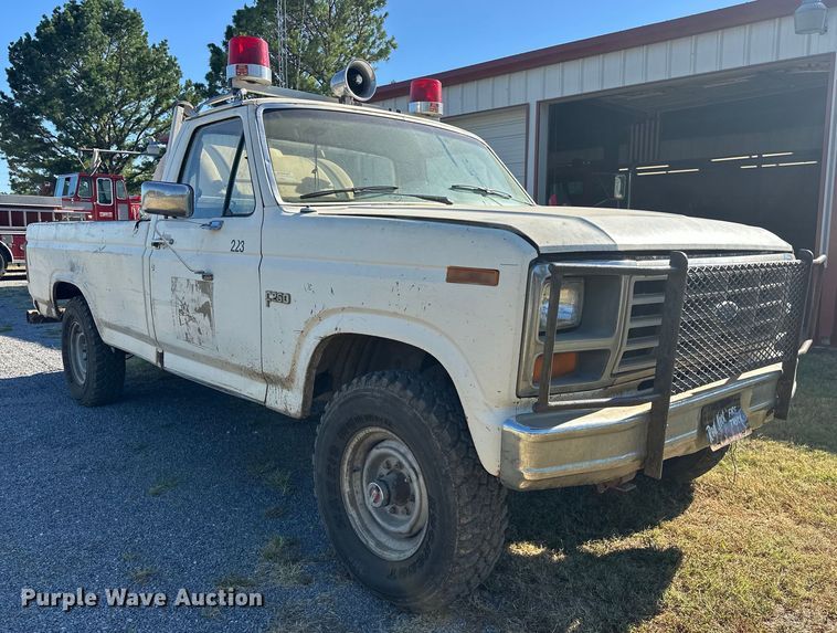 image for item EJ4396 1985 Ford F250 pickup truck