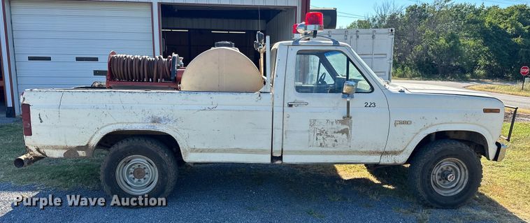 image for item EJ4396 1985 Ford F250 pickup truck