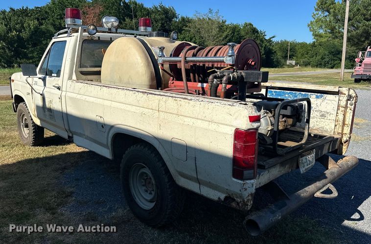 image for item EJ4396 1985 Ford F250 pickup truck