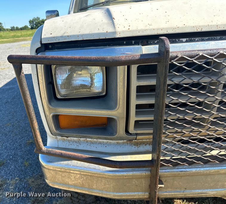 image for item EJ4396 1985 Ford F250 pickup truck