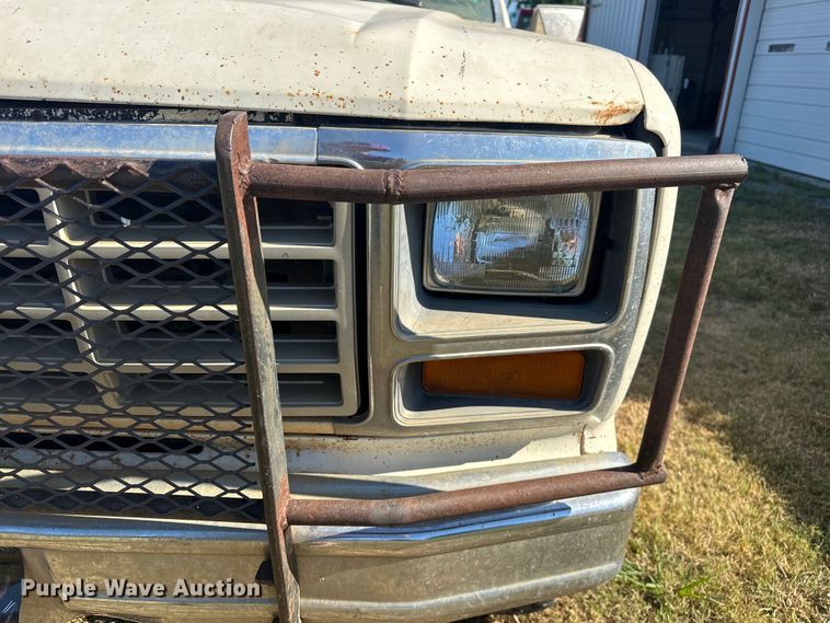 image for item EJ4396 1985 Ford F250 pickup truck