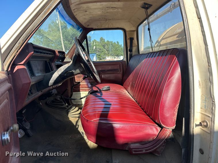 image for item EJ4396 1985 Ford F250 pickup truck