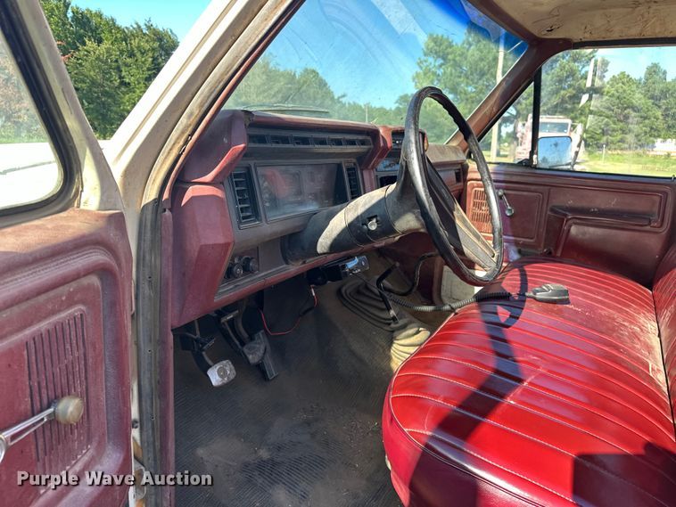 image for item EJ4396 1985 Ford F250 pickup truck