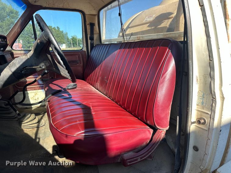 image for item EJ4396 1985 Ford F250 pickup truck