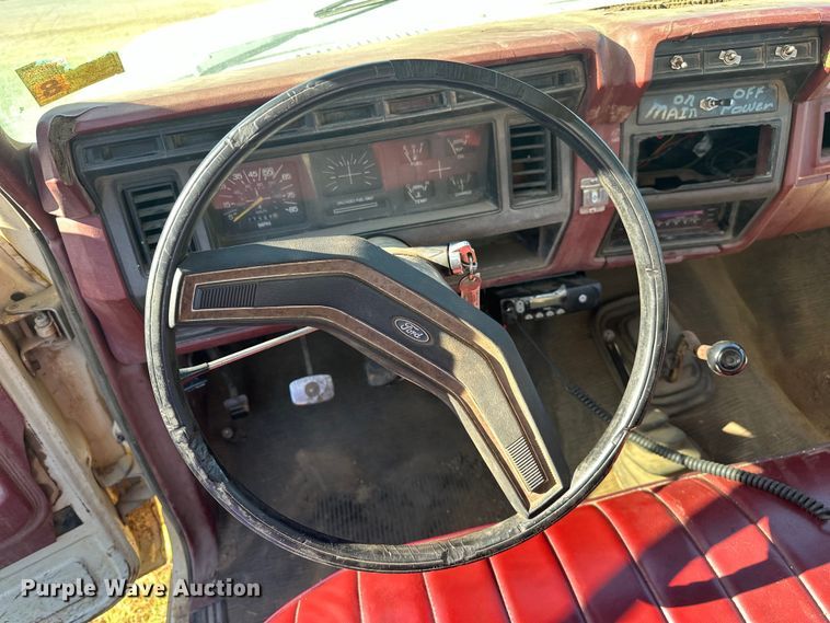 image for item EJ4396 1985 Ford F250 pickup truck