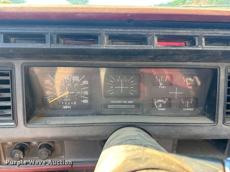 image for item EJ4396 1985 Ford F250 pickup truck