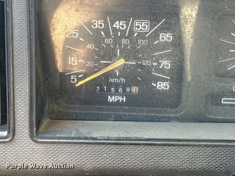 image for item EJ4396 1985 Ford F250 pickup truck