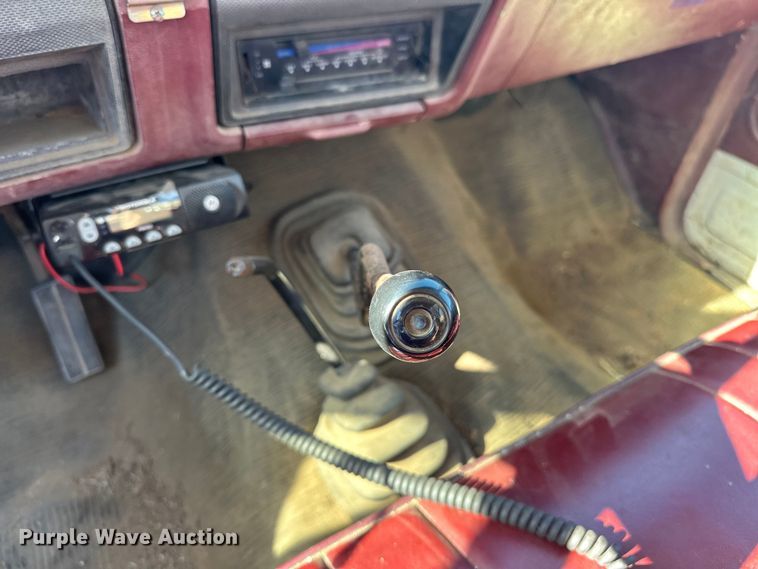 image for item EJ4396 1985 Ford F250 pickup truck