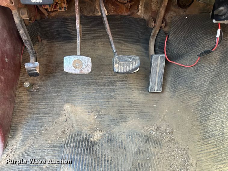 image for item EJ4396 1985 Ford F250 pickup truck