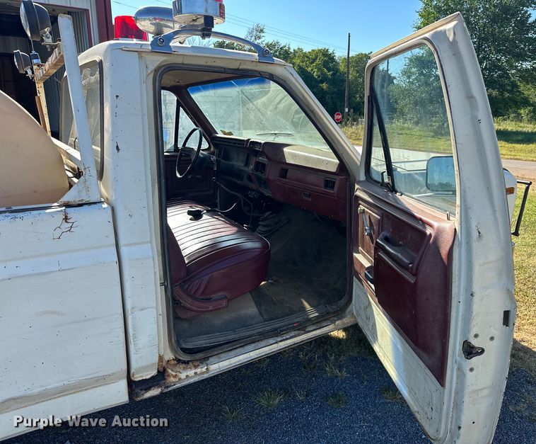image for item EJ4396 1985 Ford F250 pickup truck
