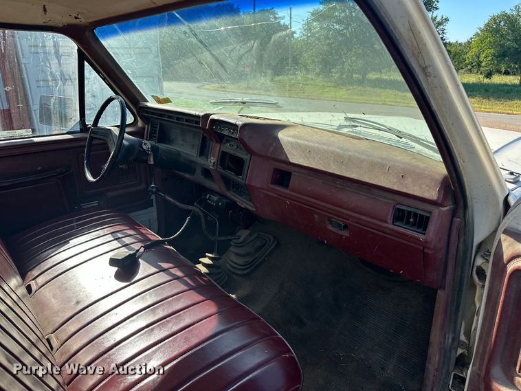 image for item EJ4396 1985 Ford F250 pickup truck