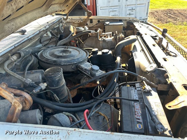 image for item EJ4396 1985 Ford F250 pickup truck