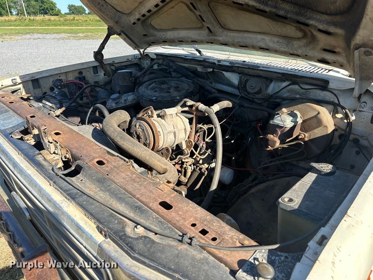 image for item EJ4396 1985 Ford F250 pickup truck