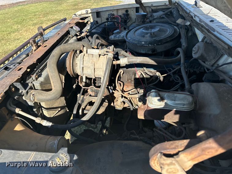 image for item EJ4396 1985 Ford F250 pickup truck