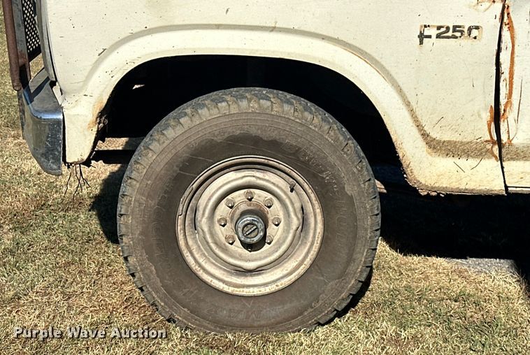 image for item EJ4396 1985 Ford F250 pickup truck