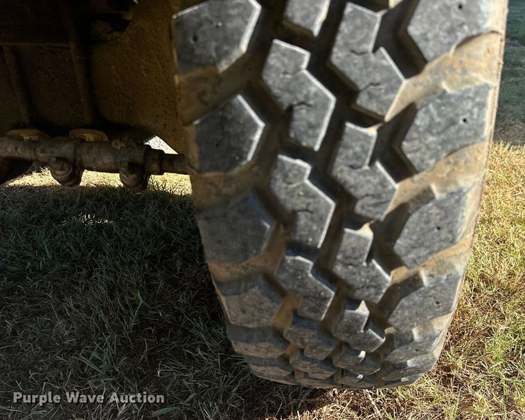 image for item EJ4396 1985 Ford F250 pickup truck