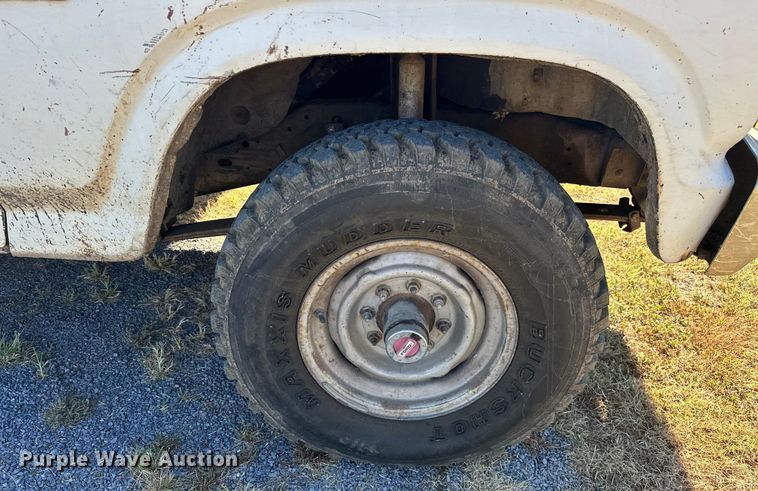 image for item EJ4396 1985 Ford F250 pickup truck