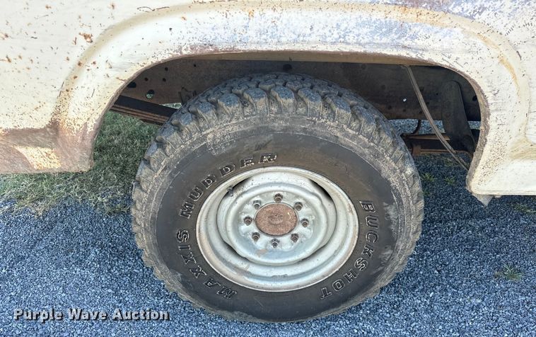 image for item EJ4396 1985 Ford F250 pickup truck