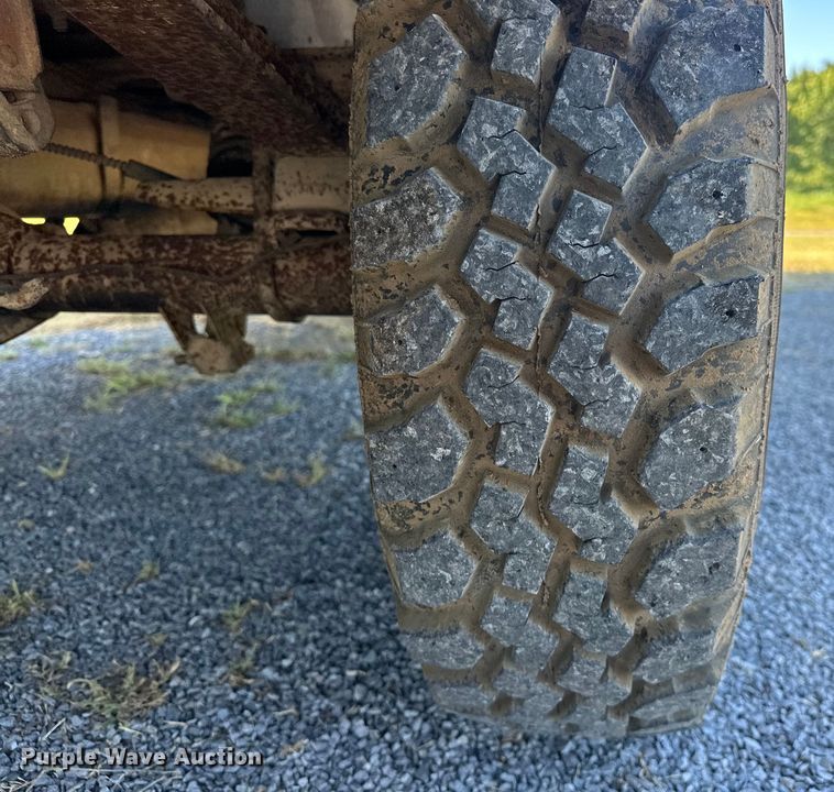 image for item EJ4396 1985 Ford F250 pickup truck