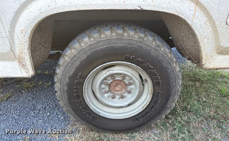 image for item EJ4396 1985 Ford F250 pickup truck