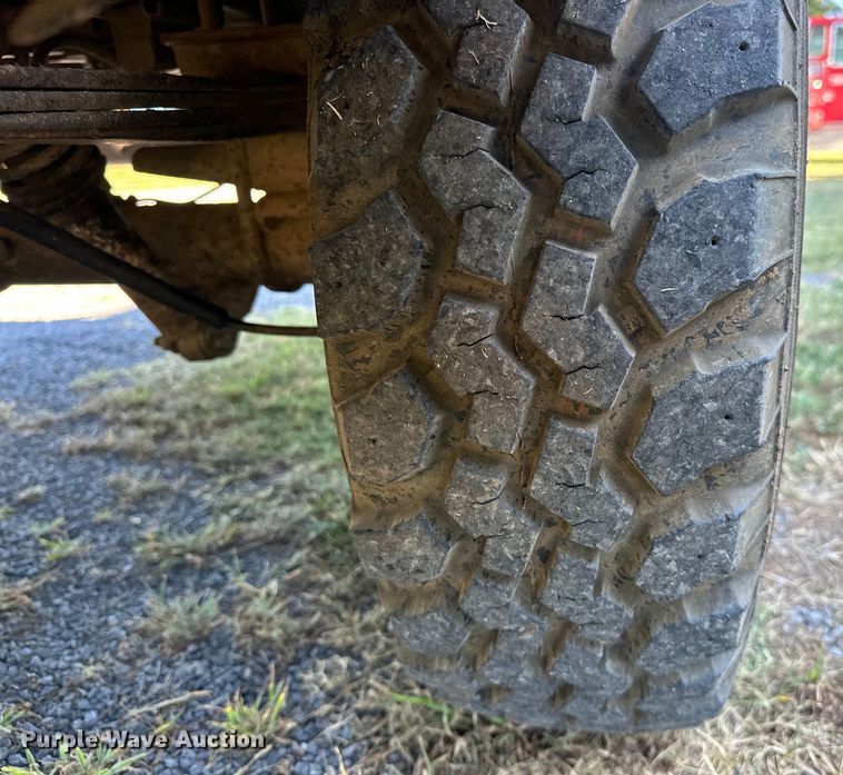 image for item EJ4396 1985 Ford F250 pickup truck