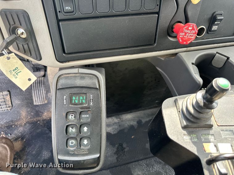 image for item EJ6348 2010 International  WorkStar 7400 dump truck