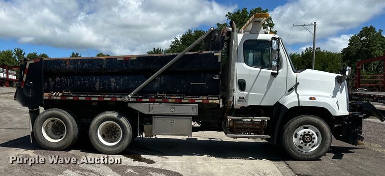 image for item EJ7000 2014 Freightliner  108SD dump truck
