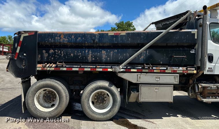 image for item EJ7000 2014 Freightliner  108SD dump truck