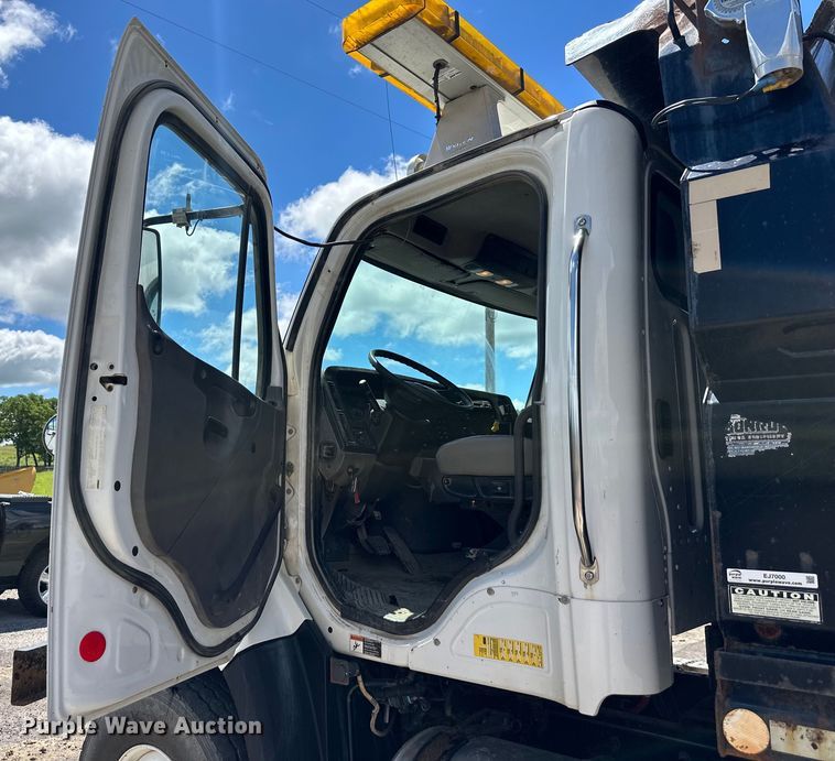 image for item EJ7000 2014 Freightliner  108SD dump truck