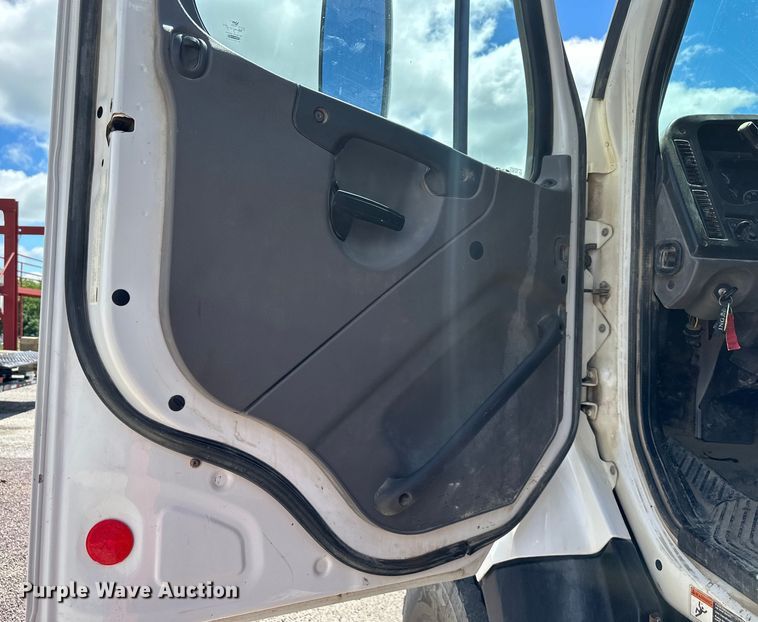 image for item EJ7000 2014 Freightliner  108SD dump truck