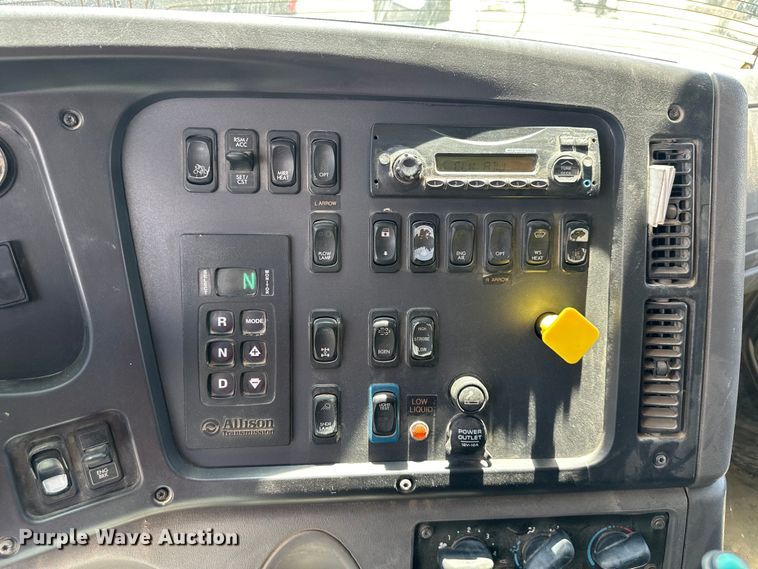 image for item EJ7000 2014 Freightliner  108SD dump truck